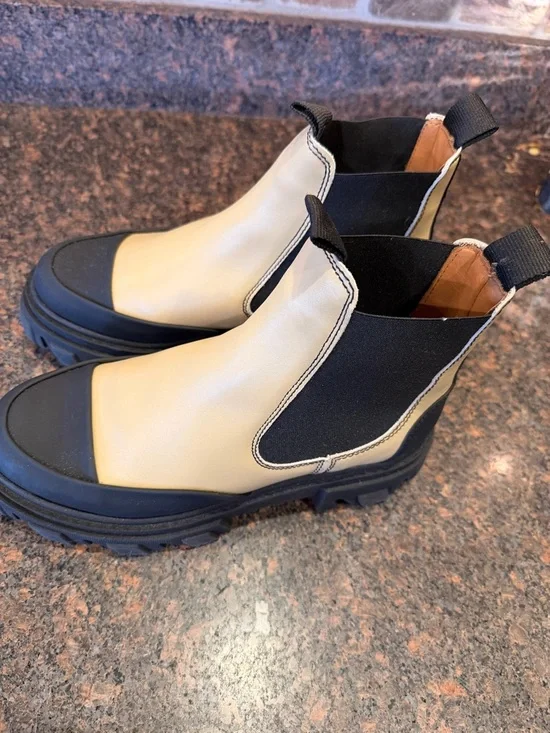 Ganni Two-Tone Black and Cream Chelsea Ankle Boots - Picture 1 of 5